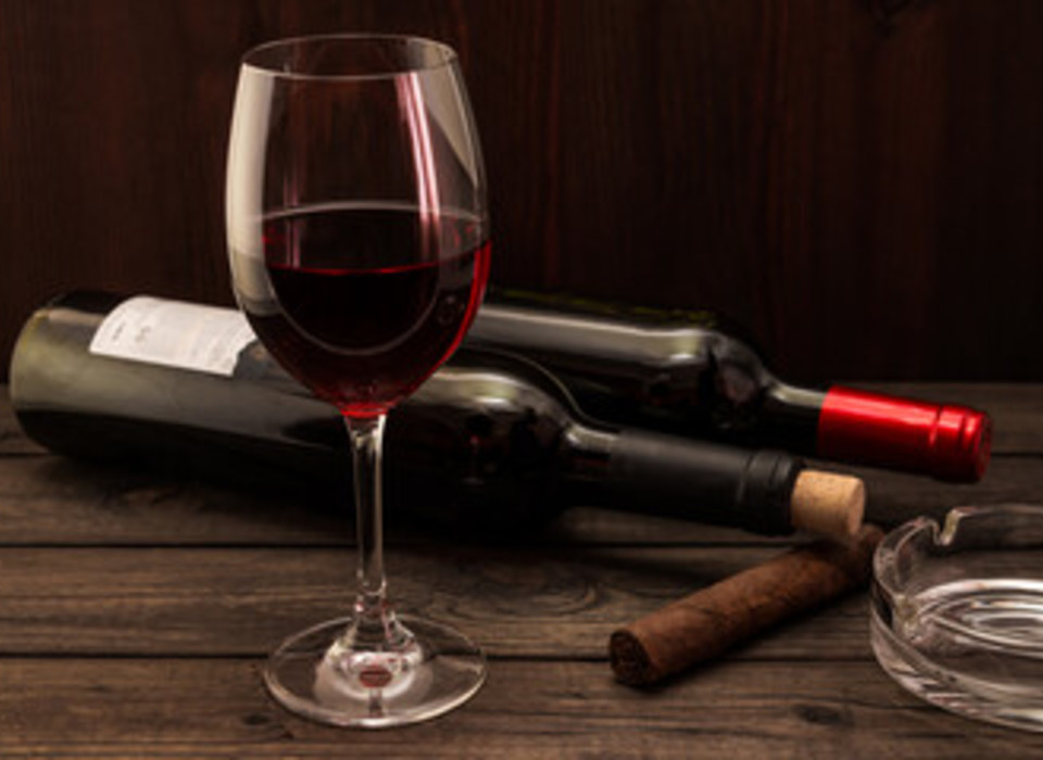 С 2024 года в Волгоградской области подорожает вино и табак