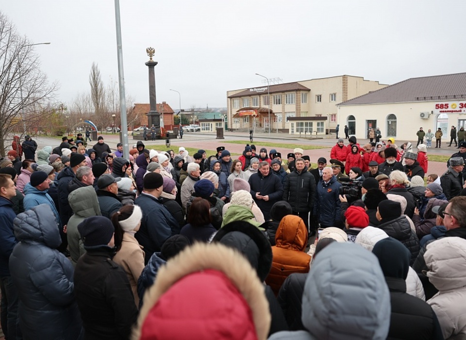 Андрей Бочаров пообщался с жителями Калача-на-Дону Волгоградской области