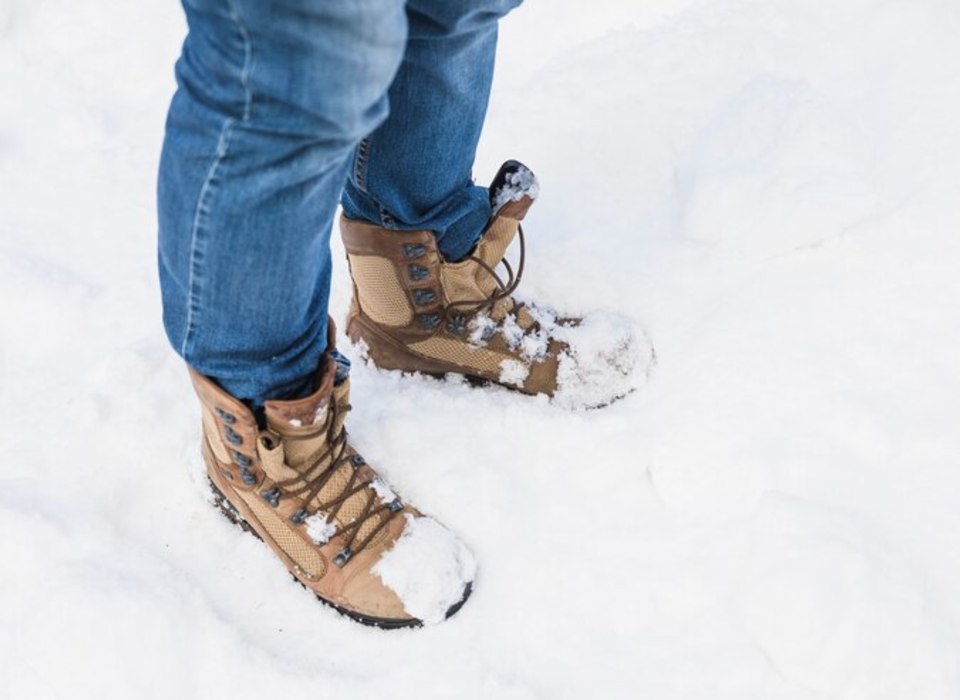 РПН дал советы волгоградцам по выбору зимней обуви для детей