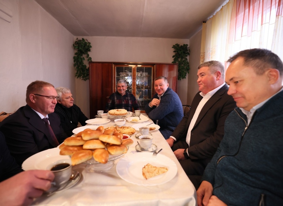 Губернатор Волгоградской области побывал на завтраке у жителя газифицированного посёлка