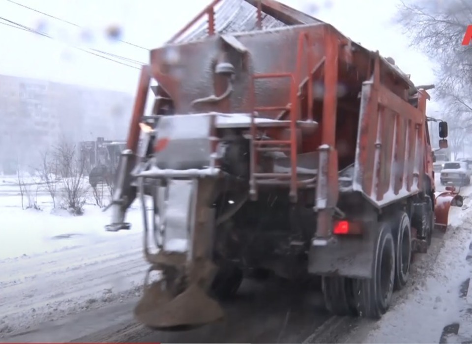 Коммунальщики Волгоградской области продолжают интенсивное очищение дорог