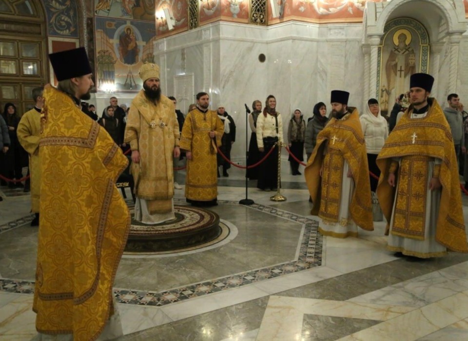 Прихожане Александро-Невского собора Волгограда встретили Новый год с молитвой