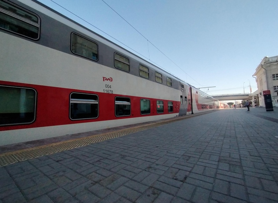 В Волгоградской области 8 января поезд врезался в иномарку