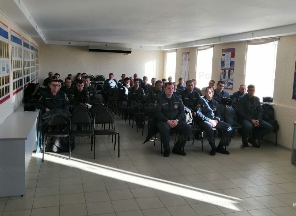 Водители МЧС в Волгограде сдали экзамены по знанию ПДД