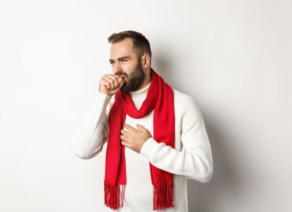 Пульмонолог рассказал, о каких болезнях может сигнализировать кашель