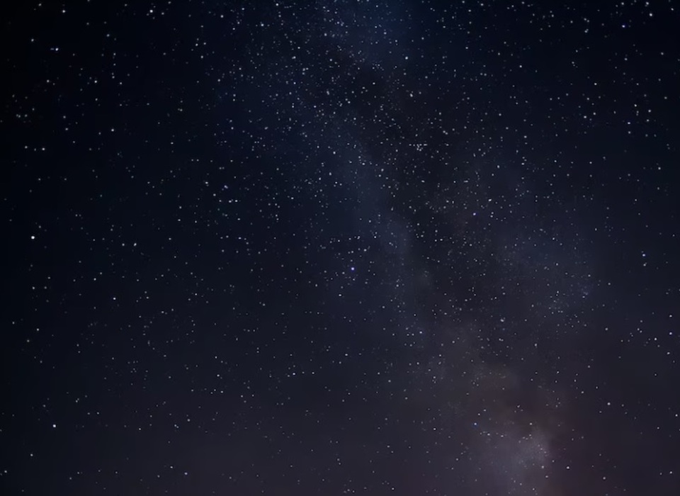 Жители Камышина обсуждают яркие объекты в ночном небе
