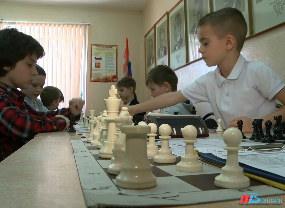Юные волгоградцы принимают участие в городском первенстве по шахматам