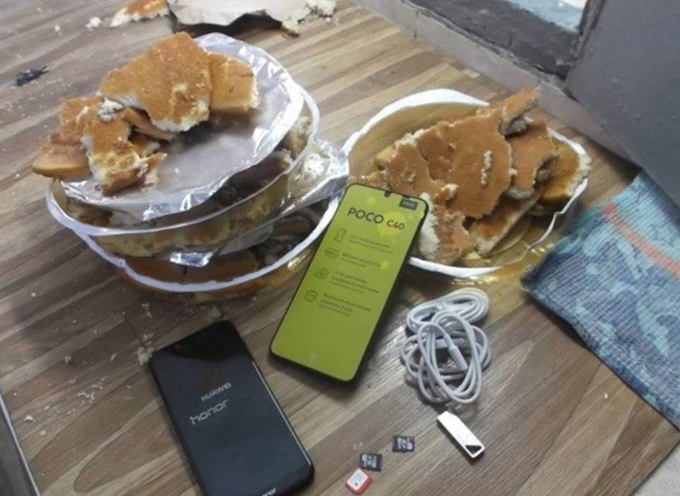 В колонию Волгограда жительница Крыма пыталась пронести выпечку с телефонами и сим-картами