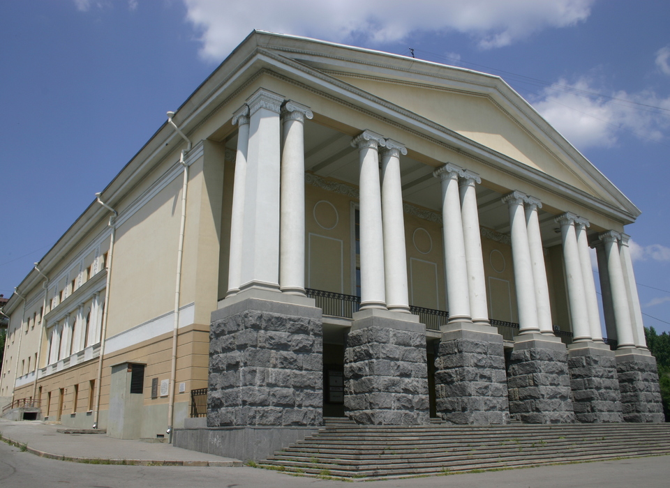 Волгоградский музтеатр подготовил творческий подарок к празднику Победы