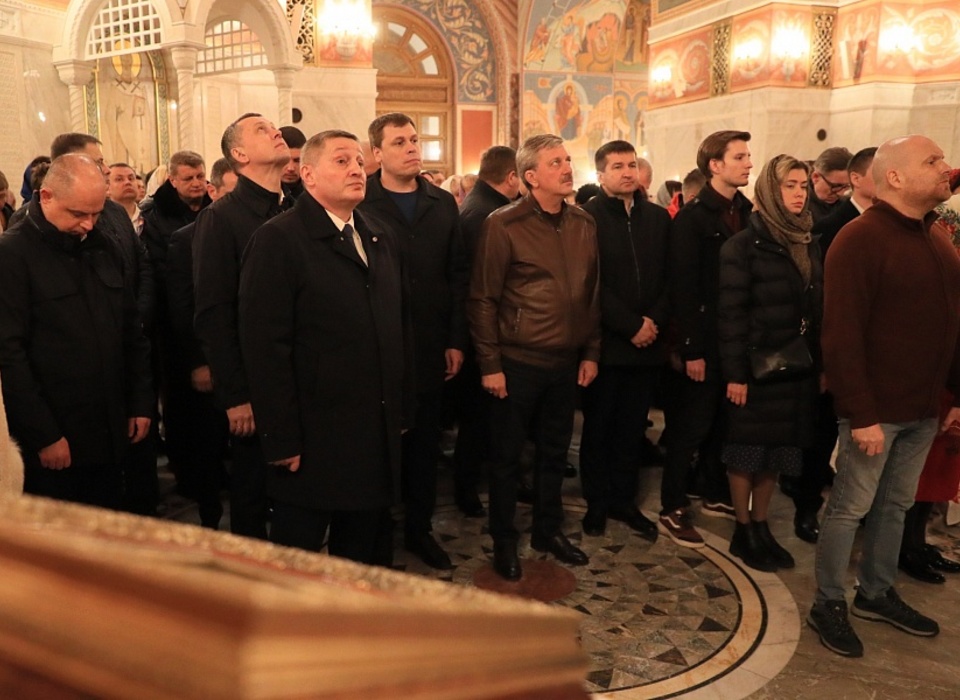 Губернатор Волгоградской области Андрей Бочаров посетил торжественное Пасхальное богослужение
