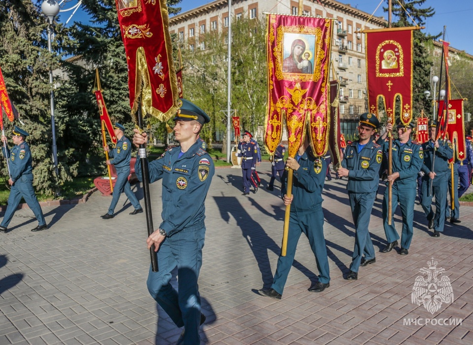 Волгоградские пожарные приняли участие в Пасхальном Крестном ходe