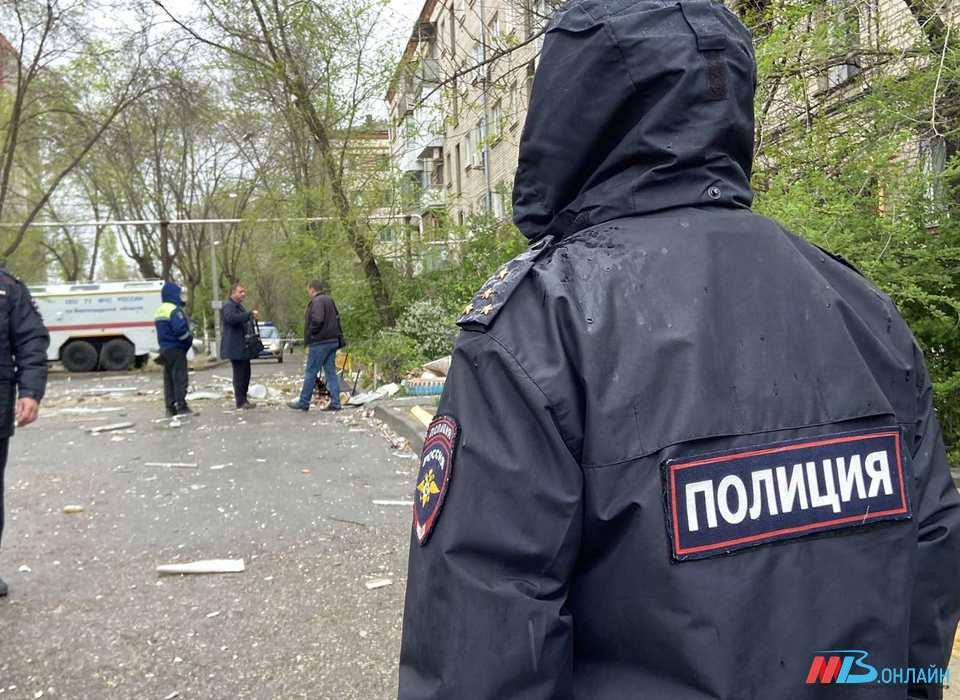 Волгоградские полицейские дежурят на месте ЧП в Краснооктябрьском районе