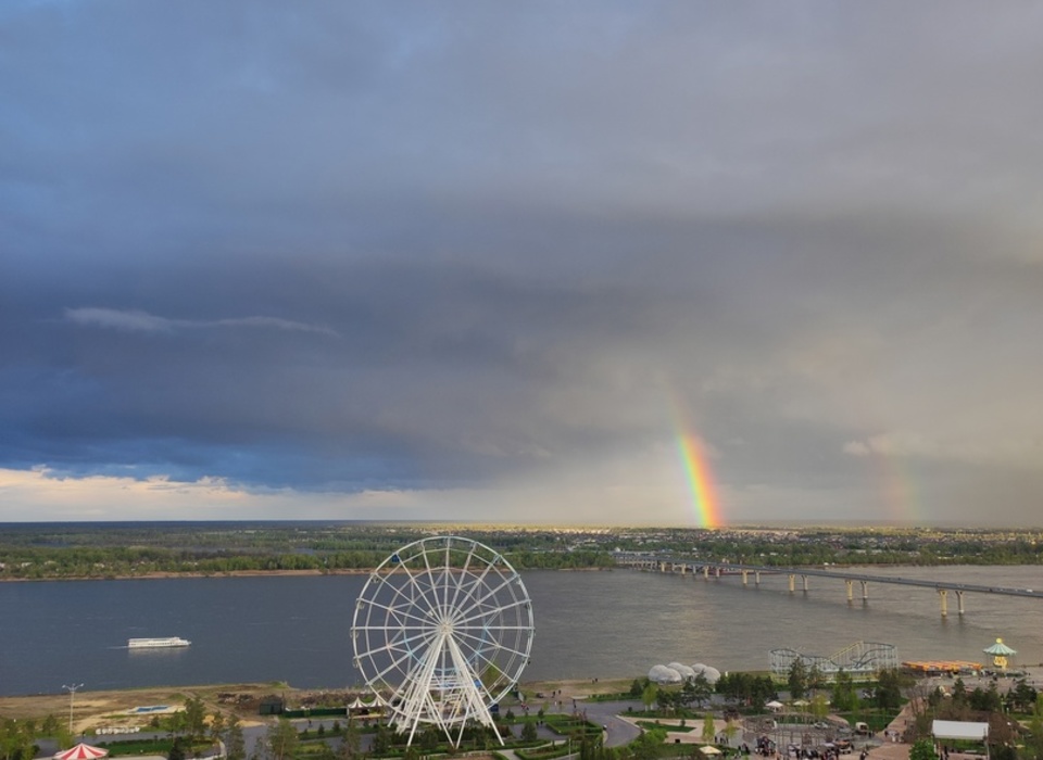 Жители Волгограда запечатлели яркую радугу в небе над городом