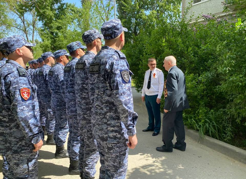 Росгвардейцы поздравили волгоградского ветерана с 96-летием