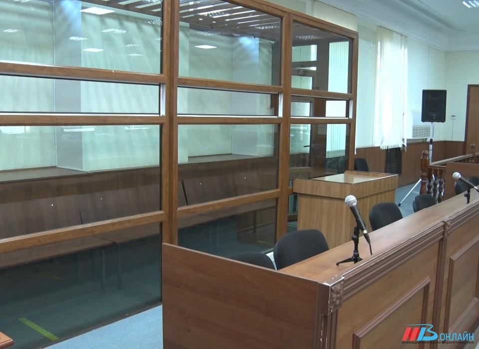 Суд в Волгограде рассматривает дело депутата Александра Осипова о побоях