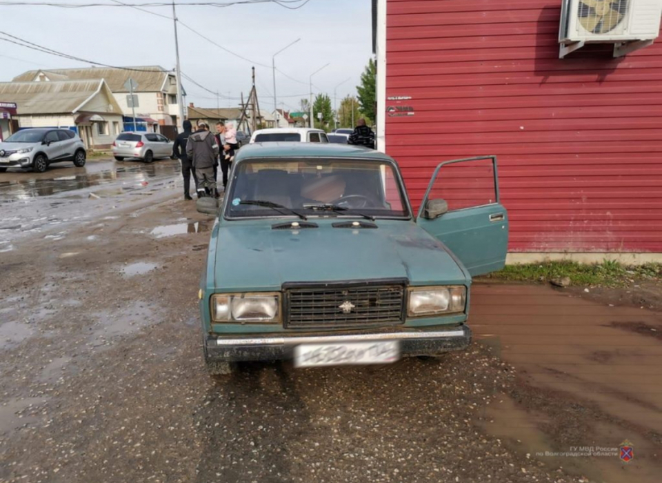 В Волгоградской области погиб водитель, врезавшись в торговую точку