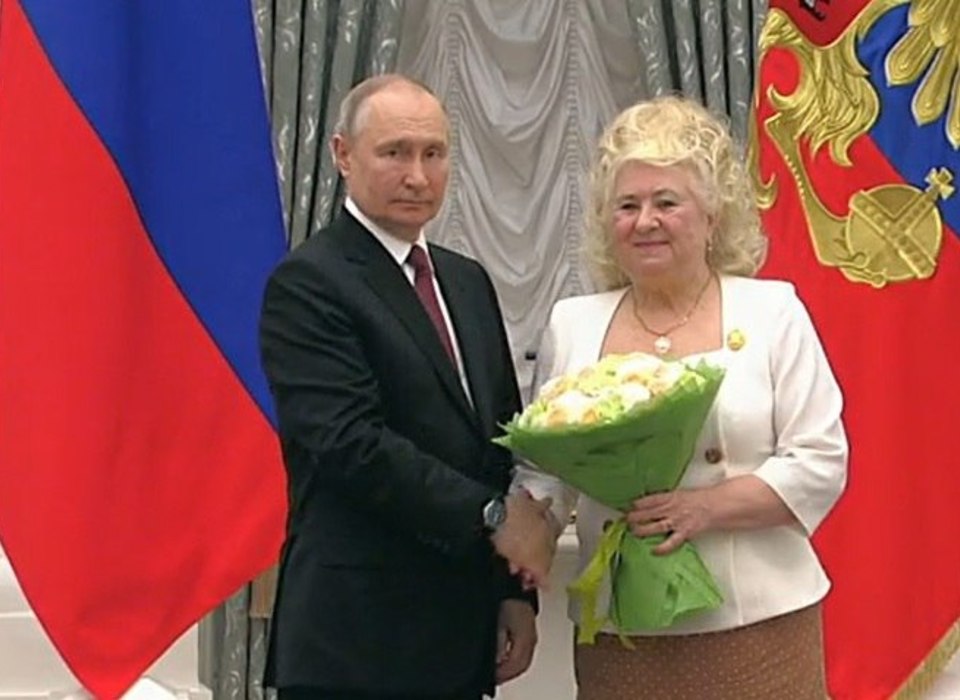Владимир Путин наградил Нину Бударину из Волгоградской области званием «Народный учитель»