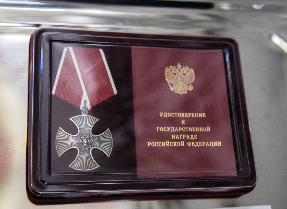 Одиннадцать орденов погибших героев в СВО передали родным в Волгограде