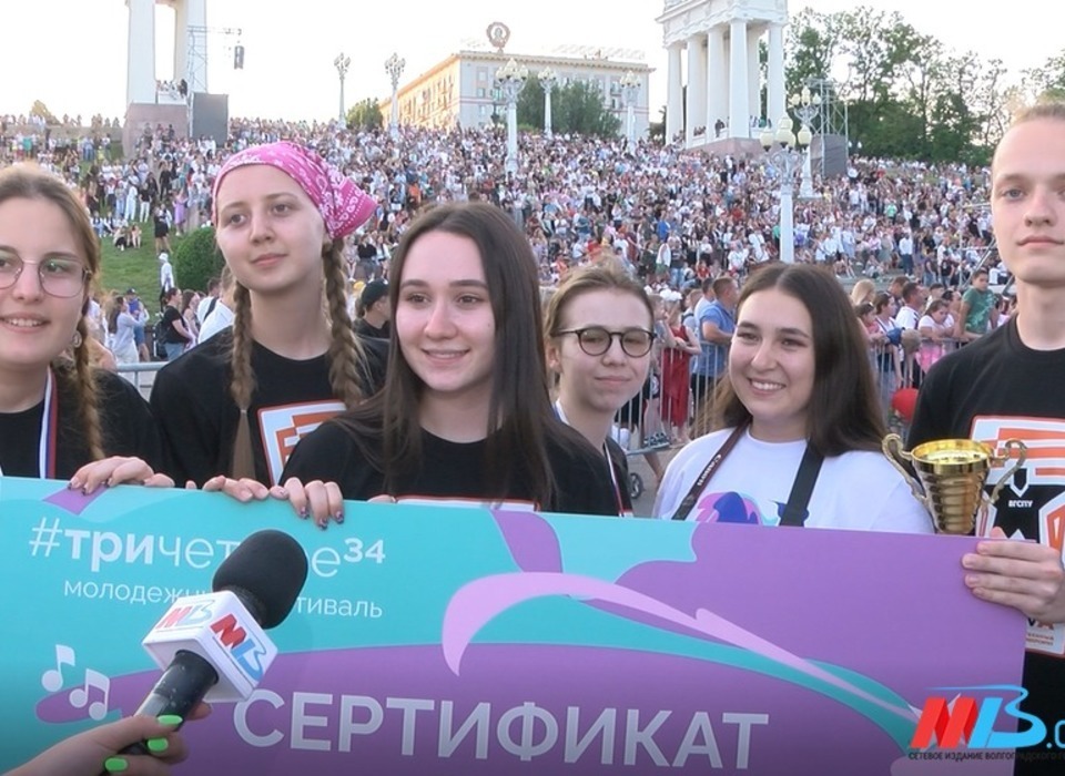 Глава Волгограда Владимир Марченко посетил площадки молодежного фестиваля #ТриЧетыре