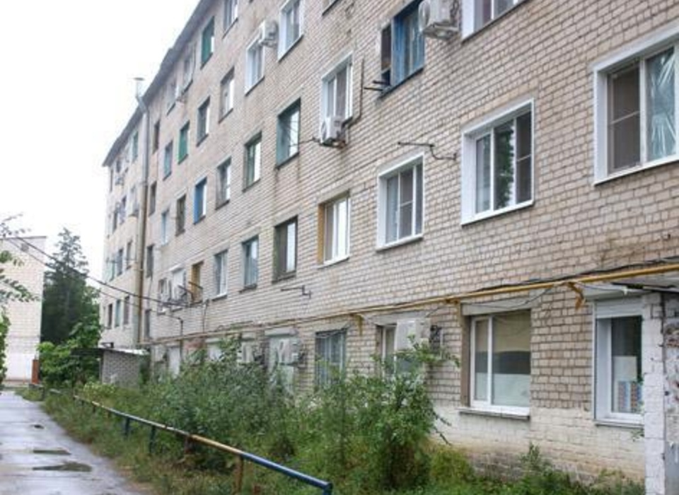 Ребенок после падения из окна общежития под Волгоградом бегает и прыгает