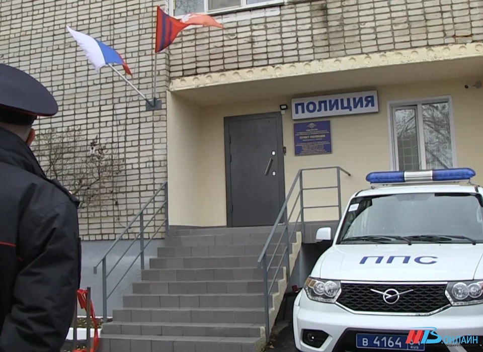 Волгоградские полицейские начали проверку после инцидента со служебным авто