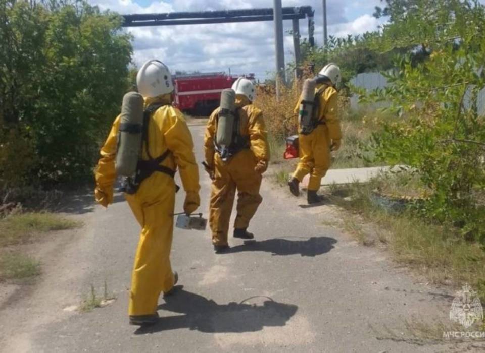 Волгоградские спасатели провели тренировку по устранению утечки хлора