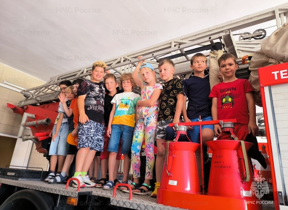 Юные Волгоградцы побывали на экскурсии в пожарно-спасательной части