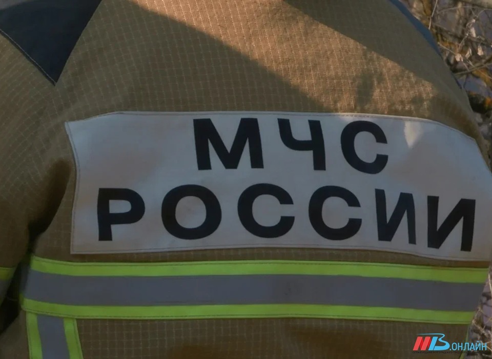В Волгограде у ТРК «Парк-Хаус» загорелась парковка
