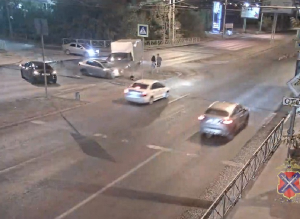 Массовое ДТП с переворотом в воздухе в Волгограде попало на видео