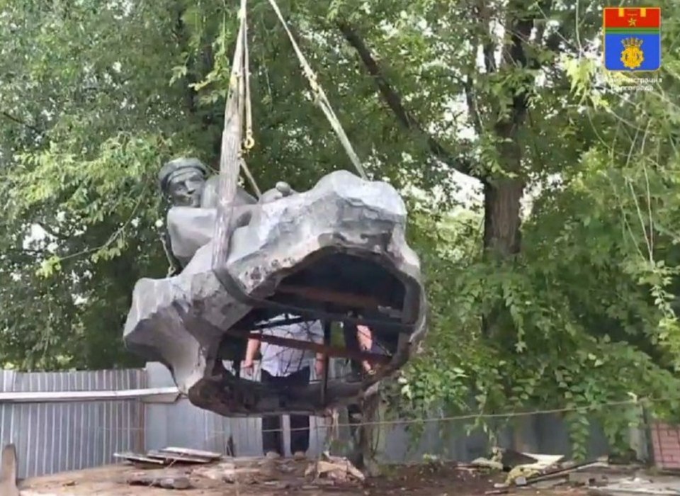 Павел Черкис восстановит поврежденный вандалами монумент в Волгограде