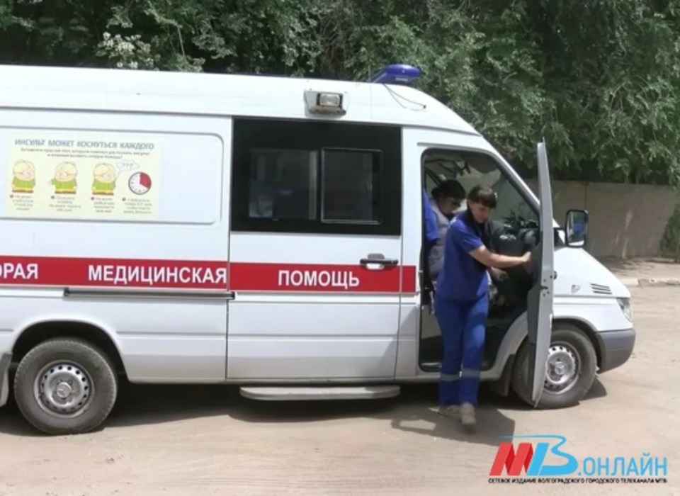 14-летний водитель мопеда попал под колеса микроавтобуса в Волгограде