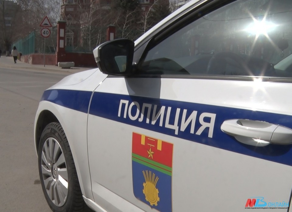 На парковке в Волгограде водитель наехал на 12-летнюю девочку