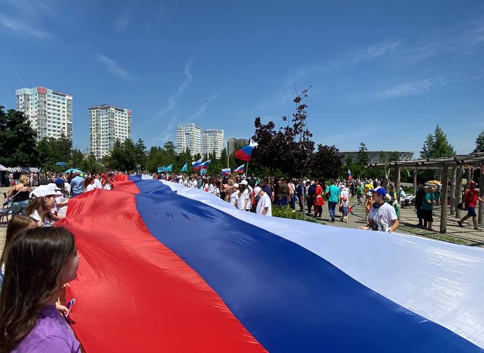 Над Центральным парком Волгограда 20 августа пронесут гигантский флаг России