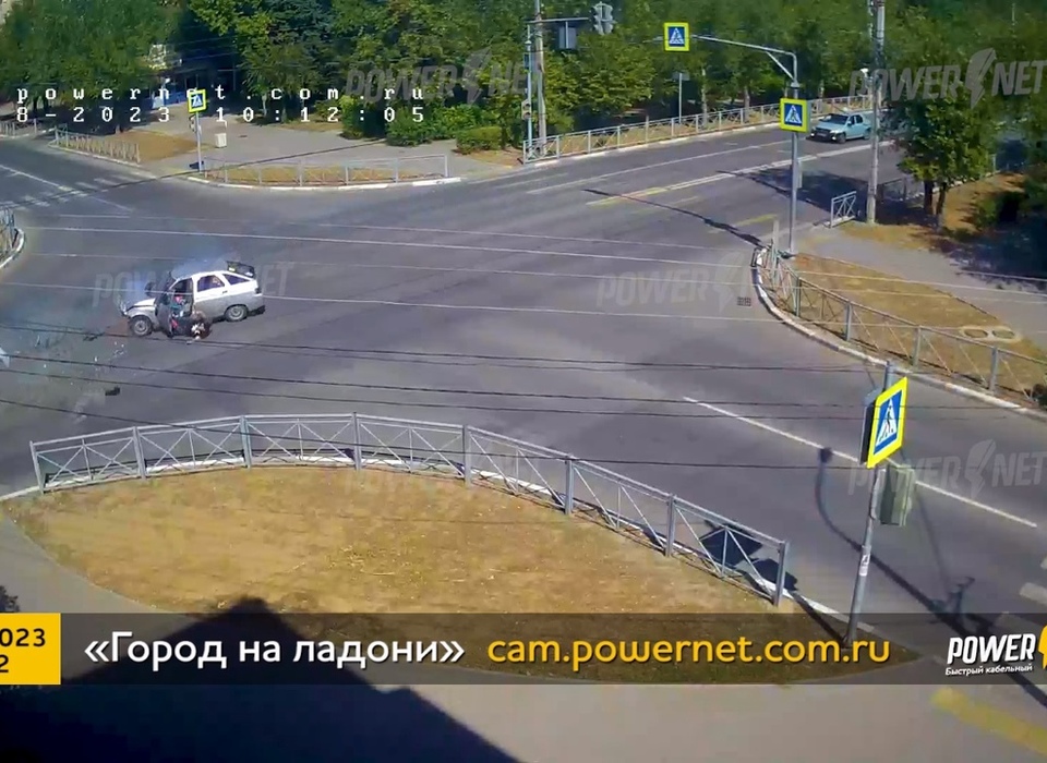 Под Волгоградом во время ДТП 43-летняя автоледи вылетела из машины