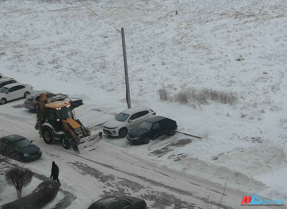 Работу УК по уборке улиц от снега проверили в Волгограде и области