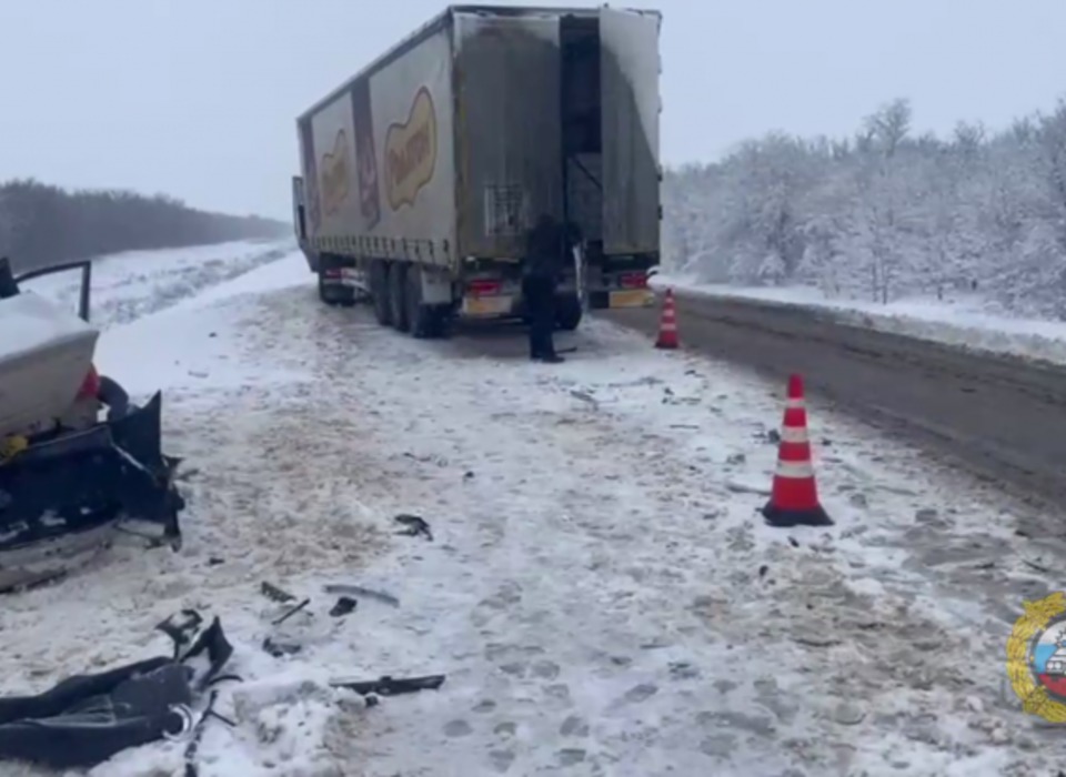 Мужчина погиб в лобовом ДТП с фурой по пути в Луганск из Волгограда