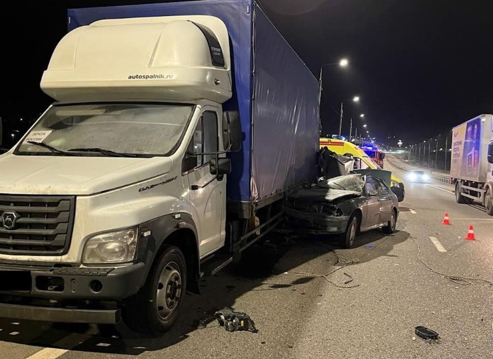 Водитель BMW погиб после столкновения с фургоном под Волгоградом
