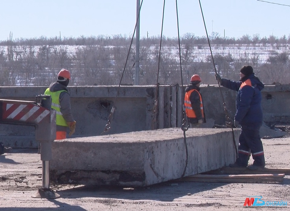 В Волгограде специалисты приступили к демонтажным работам на путепроводе №6