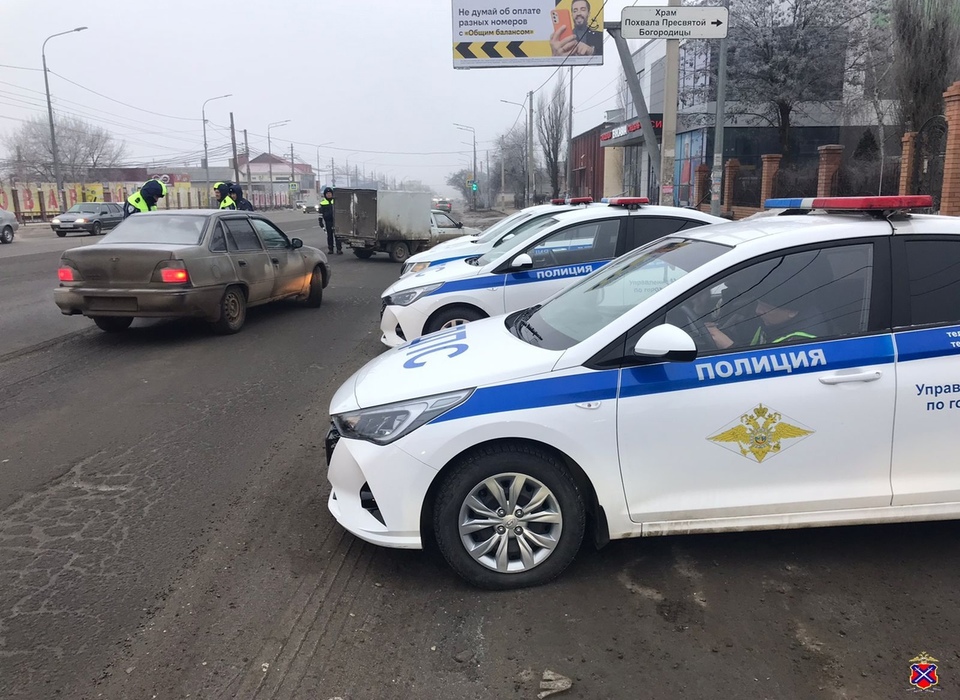 В ходе массовой проверки водителей в Волгограде выявили более 20 нарушений
