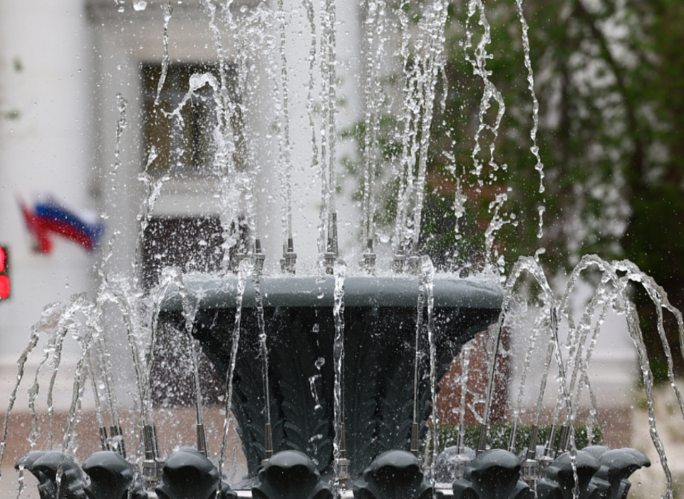 В Волгограде по гарантии отремонтируют фонтан между двумя вузами