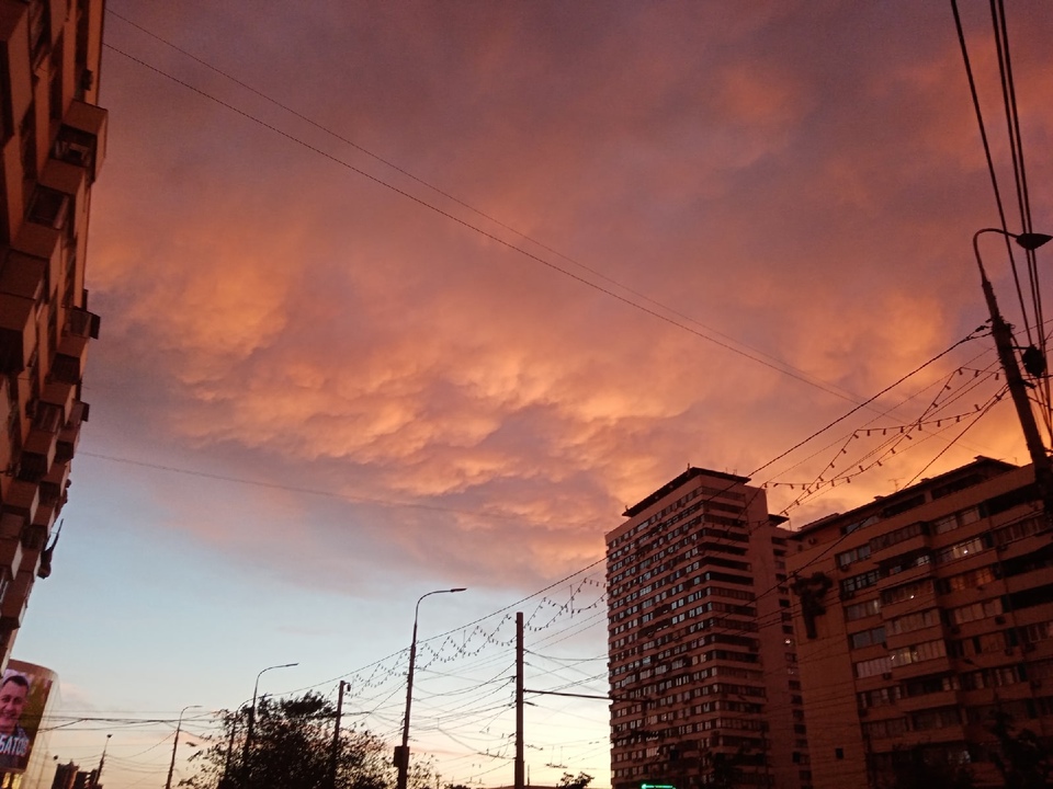 Оранжевое небо Тихвин. Оранжевое небо днем в городе. Оранжевое небо Черкесск. Оранжевое небо в Челябинске. Вечером в 19 30