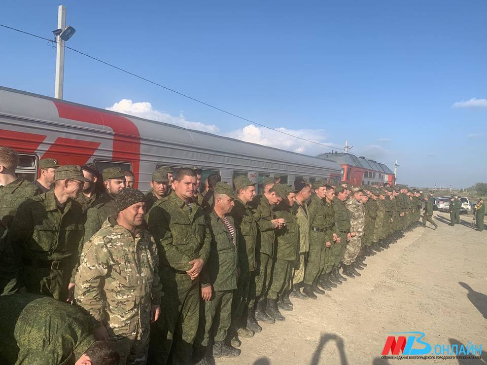 Эшелон с ранеными в волгограде. Военный эшелон. Прудбой Волгоградская область воинская часть. Ядерный военный эшелон. Воинский эшелон Волгоград.