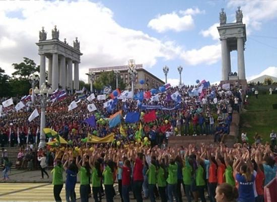 Парад студентов в Волгограде