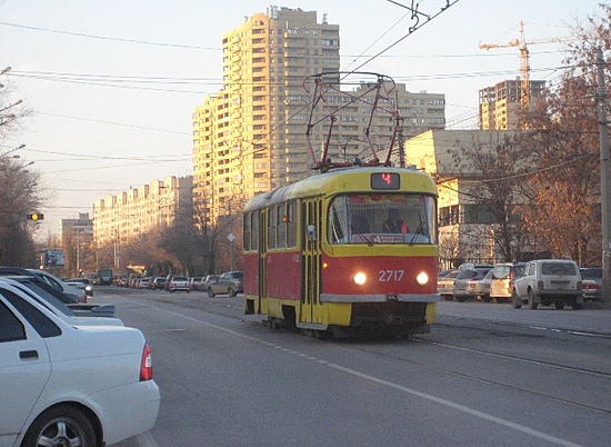 В Волгограде между трамваем и троллейбусом не могут выбрать уже почти пять тысяч горожан