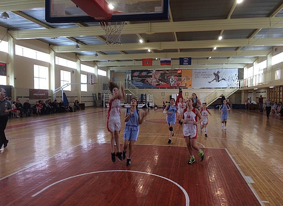 В Волгограде проходят юношеские соревнования по баскетболу