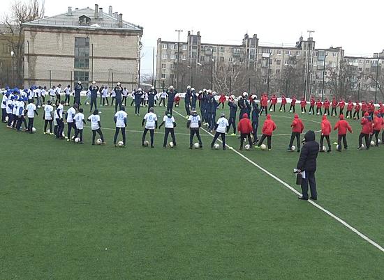 В Волгограде на стадионе «Зенит» футболисты показали время
