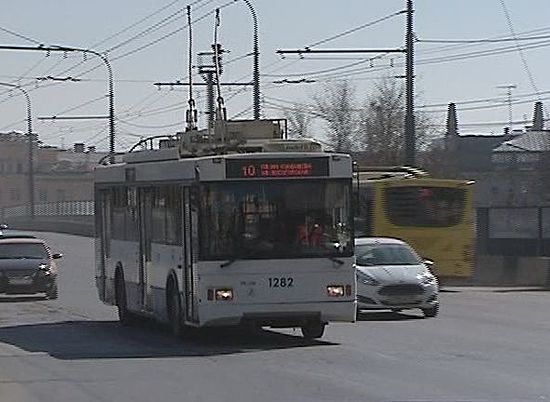 В Волгограде судебные приставы пересадили должника из BMW на общественный транспорт