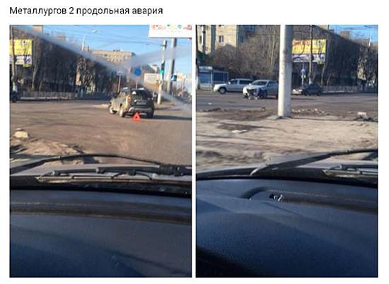 Ранним утром дорогу в Волгограде не поделили две легковушки