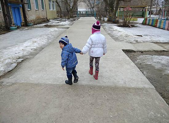 В Волгоградской области сделают "100 славных дел в защиту детства"