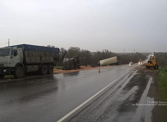 На трассе под Волгоградом скончался водитель грузовика